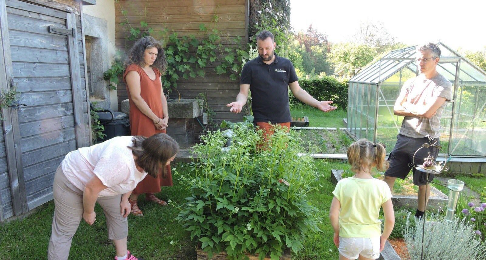 Sebastien levret explique aux stagiaires les benefices de l association de deux plantes 1624295485